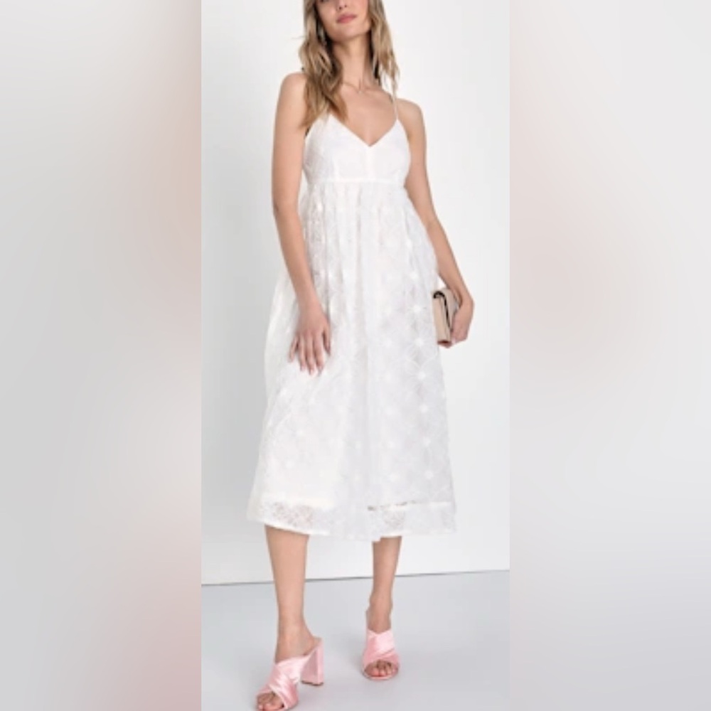 NWT Lulu’s 3D Floral Midi Tulle Dress in White‎ - S